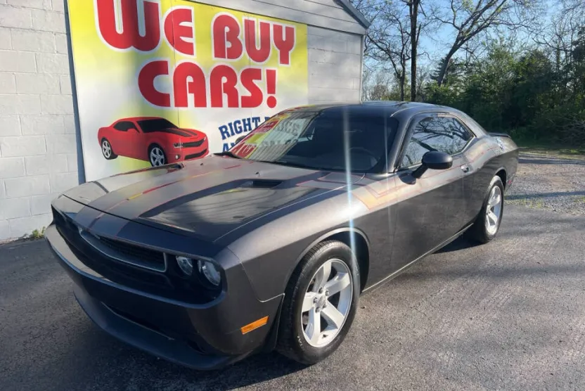 2013 Dodge Challenger SXT photo 1