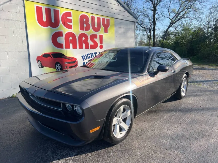 2013 Dodge Challenger SXT photo 1