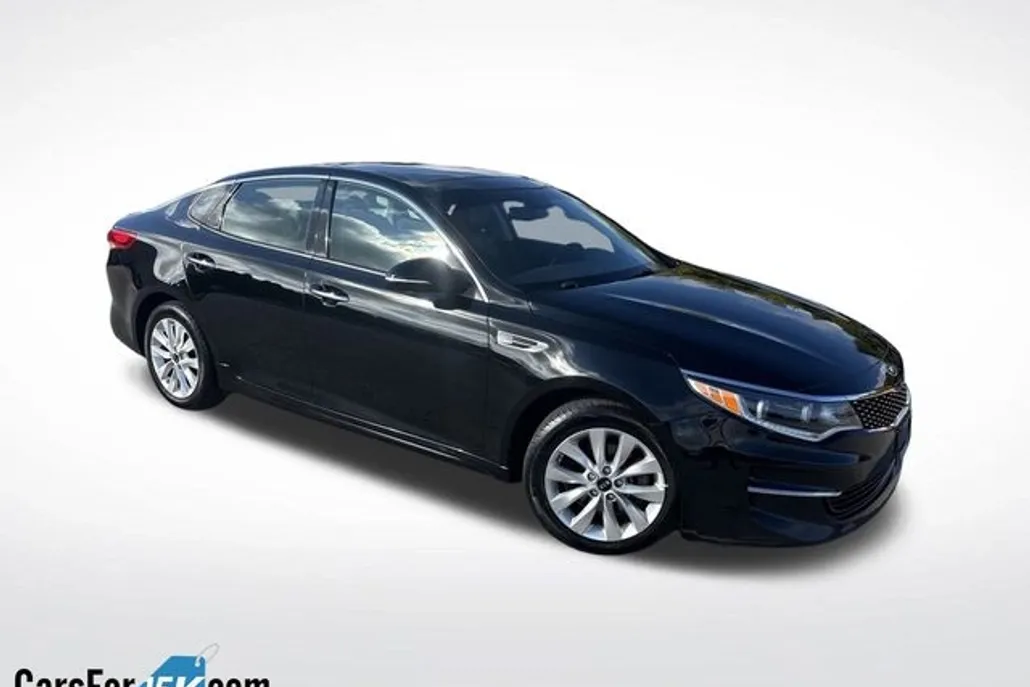2016 Kia Optima EX photo 1