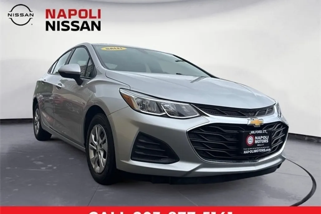 2019 Chevrolet Cruze LS photo 1