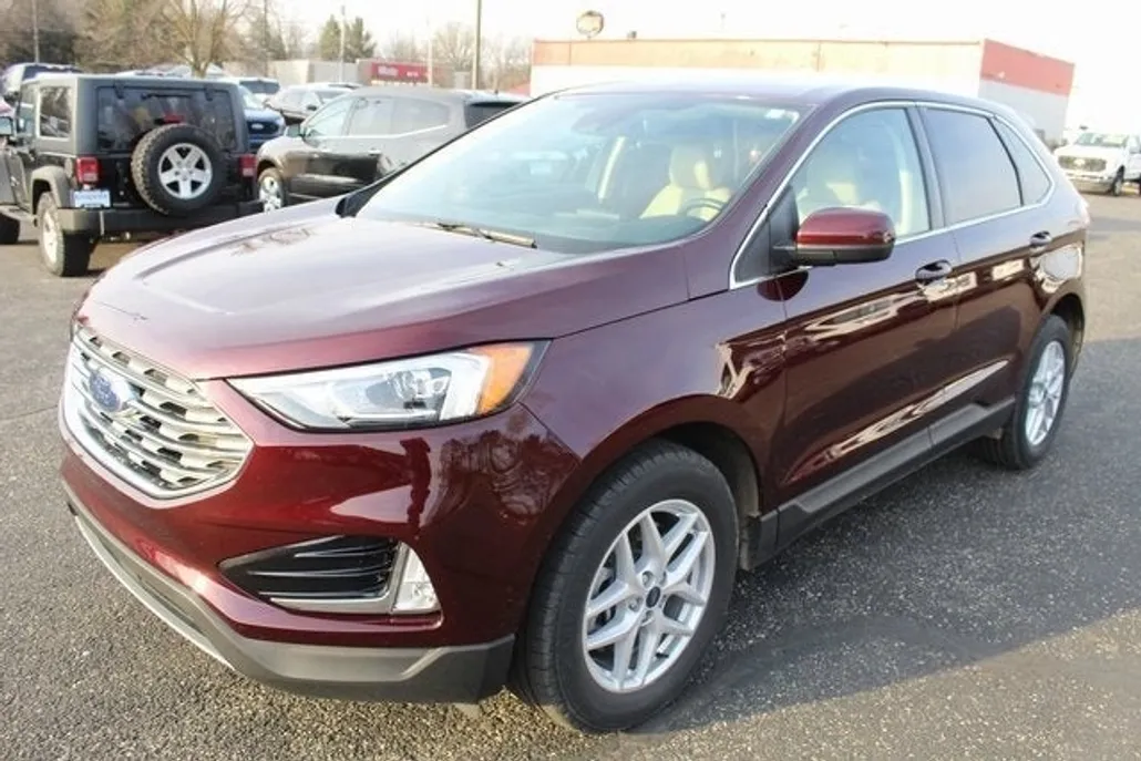 2022 Ford Edge SEL photo 1
