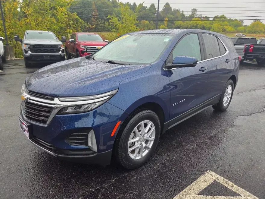 2023 Chevrolet Equinox LT photo 1