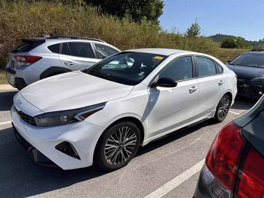 2022 Kia Forte GT-Line photo 1