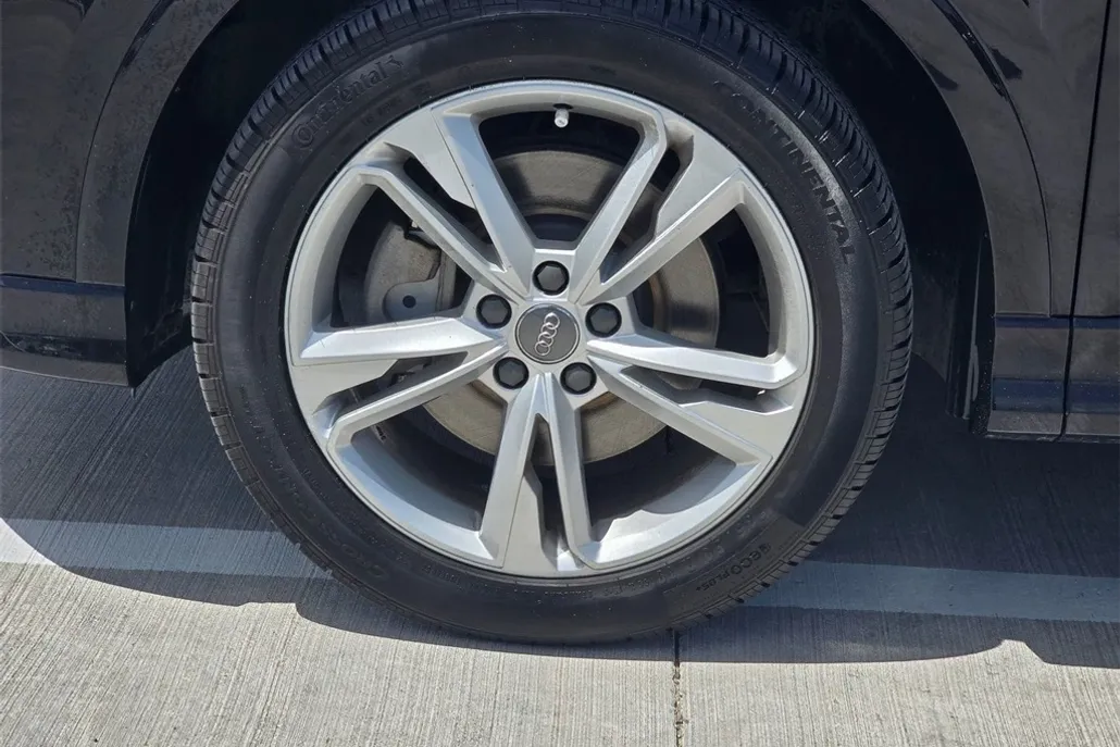 2020 Audi Q3 Premium Plus S line photo 1