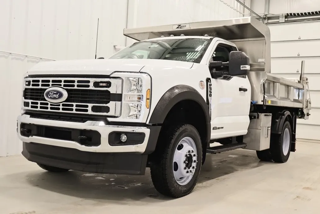 2024 Ford F-550 photo 1