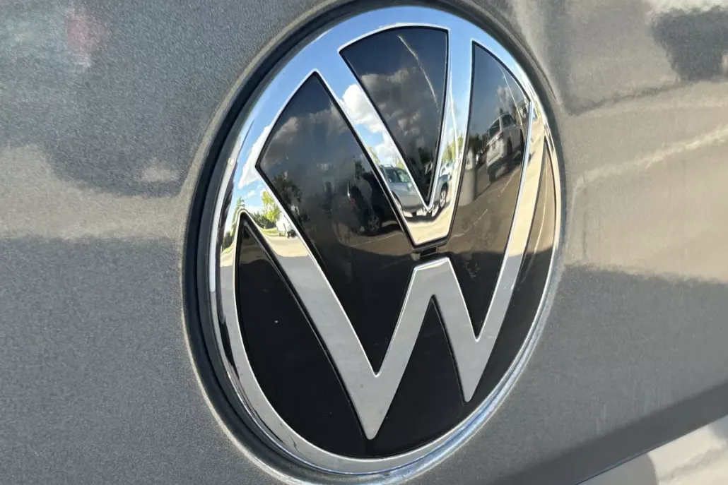 2022 Volkswagen Taos SE photo 1