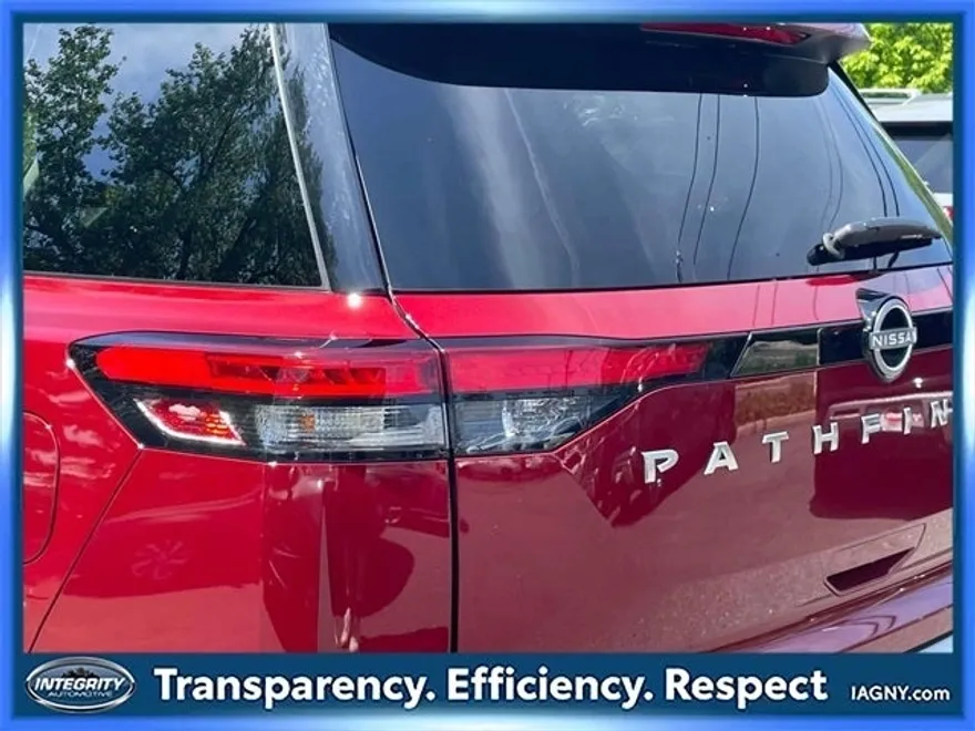 2024 Nissan Pathfinder SL photo 10