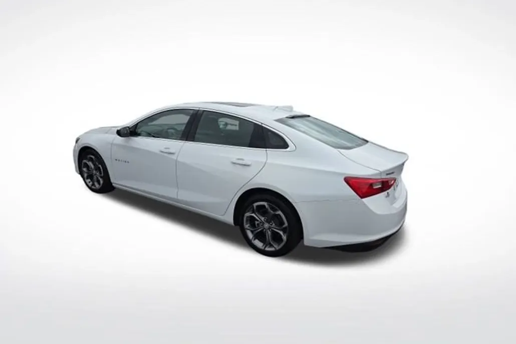 2023 Chevrolet Malibu 1LT photo 1