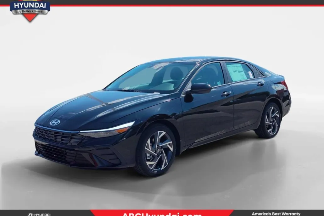 2025 Hyundai Elantra SEL Sport photo 1
