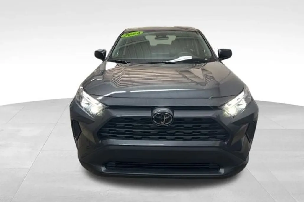 2024 Toyota RAV4 LE photo 1