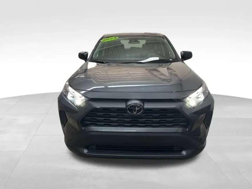 2024 Toyota RAV4 LE photo 1
