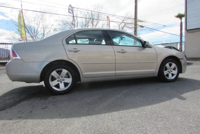 2009 Ford Fusion SE photo 1