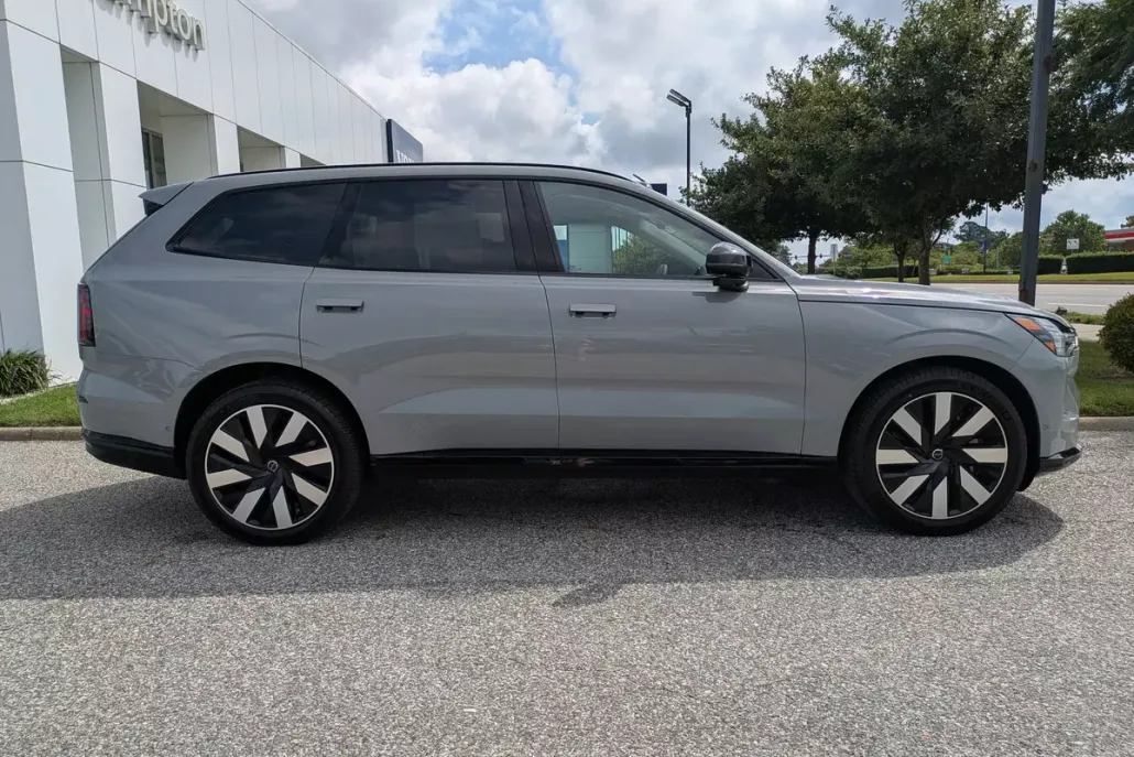 2025 Volvo EX90 Twin Motor Ultra photo 1
