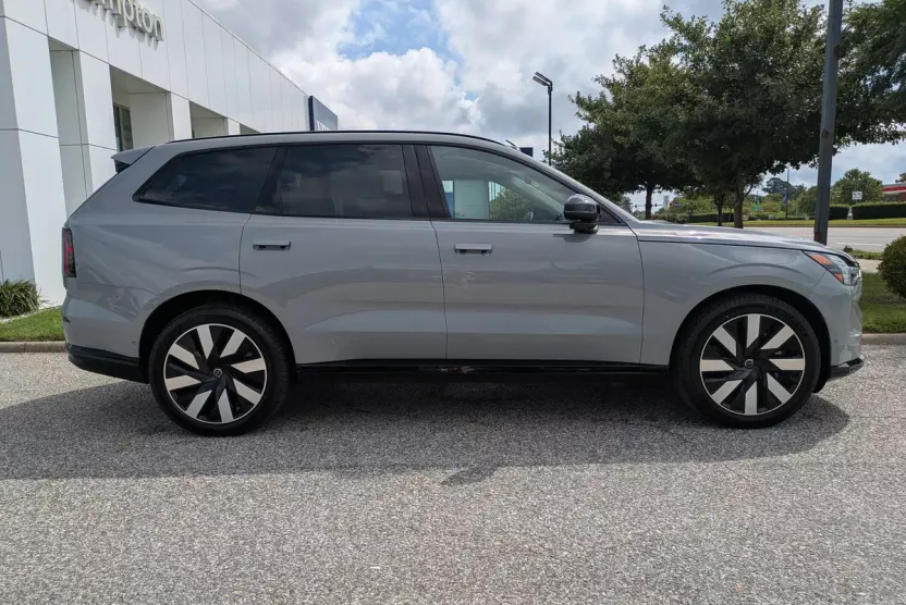 2025 Volvo EX90 Twin Motor Ultra photo 1