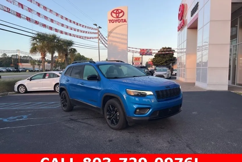 2023 Jeep Cherokee Altitude photo 1