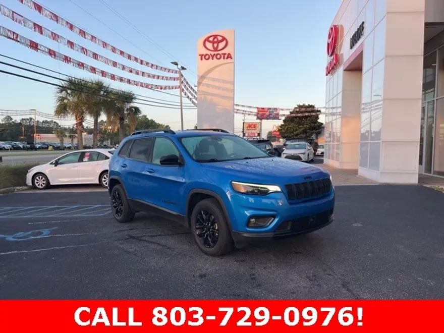 2023 Jeep Cherokee Altitude photo 1