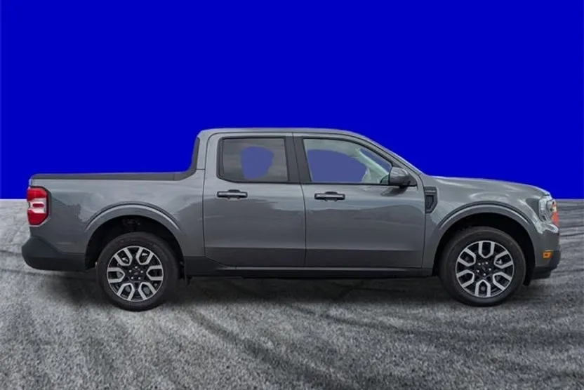 2023 Ford Maverick Lariat photo 1