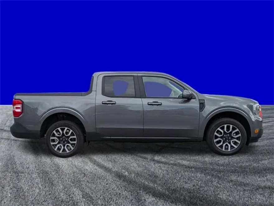 2023 Ford Maverick Lariat photo 1