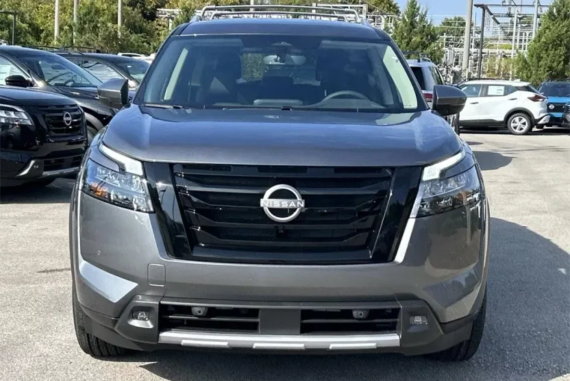 2025 Nissan Pathfinder SL photo 1