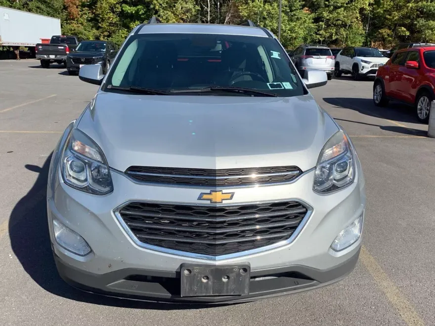 2017 Chevrolet Equinox LT photo 1