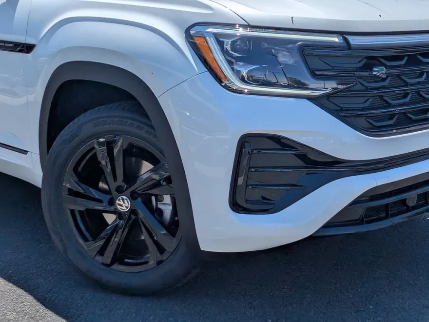 2025 Volkswagen Atlas Cross Sport SEL R-Line photo 1