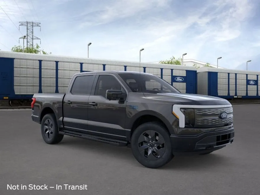 2025 Ford F-150 Lightning Lariat photo 1