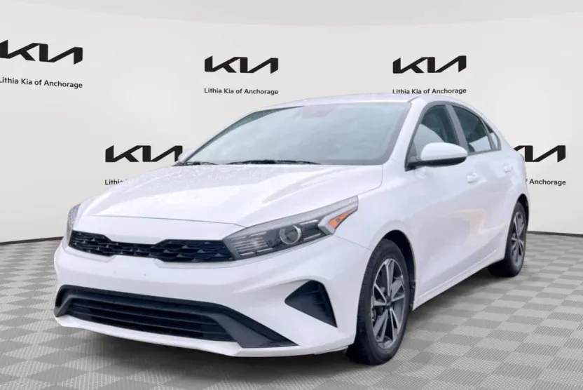 2022 Kia Forte LXS photo 1