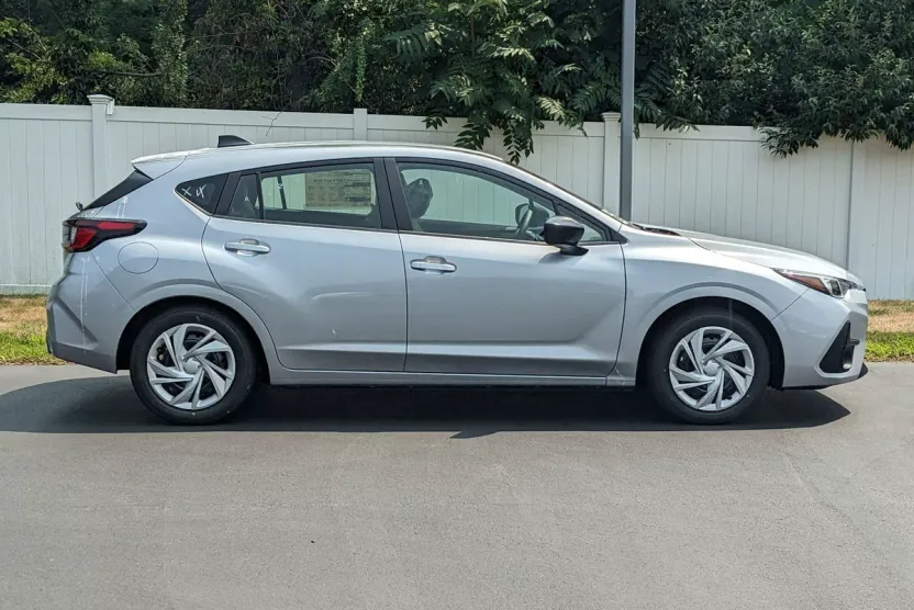 2025 Subaru Impreza Base photo 1