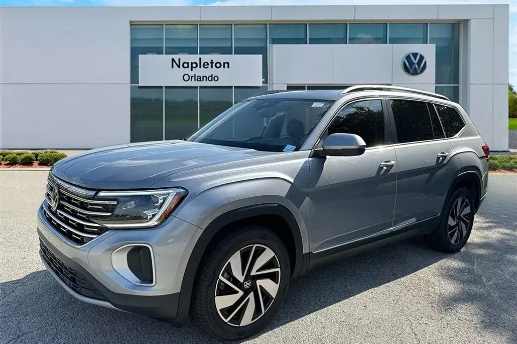 2024 Volkswagen Atlas SEL photo 1
