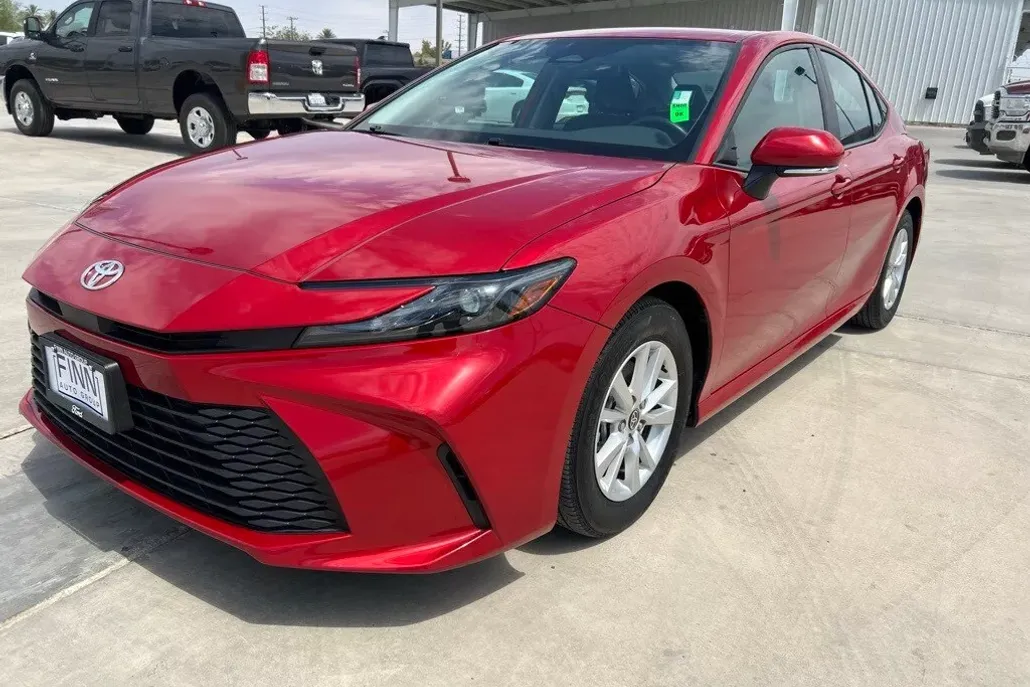 2025 Toyota Camry LE photo 1