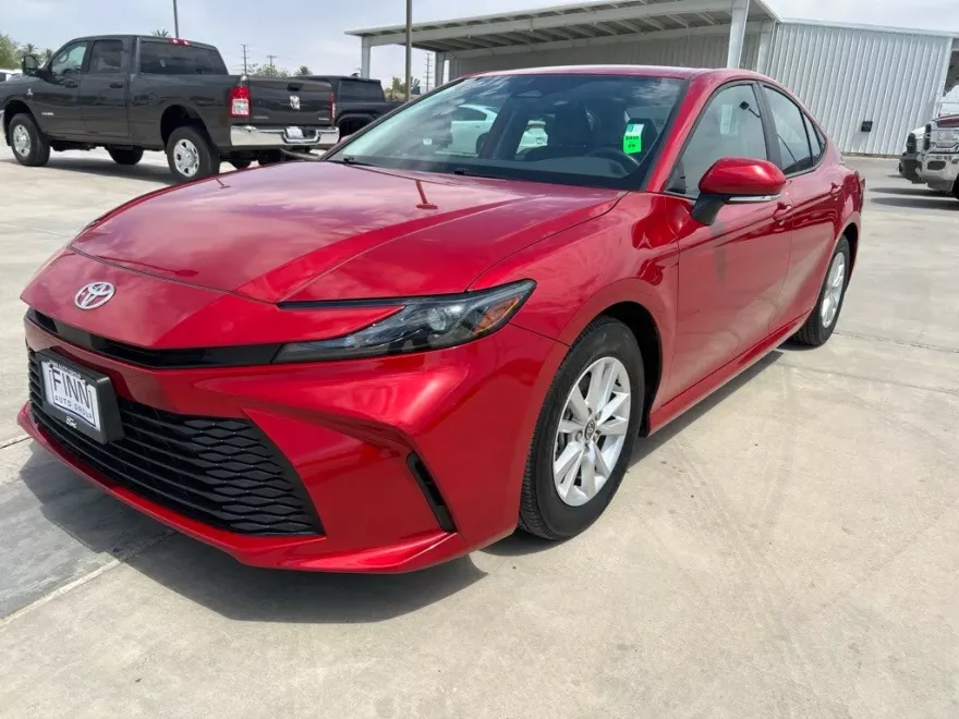 2025 Toyota Camry LE photo 1