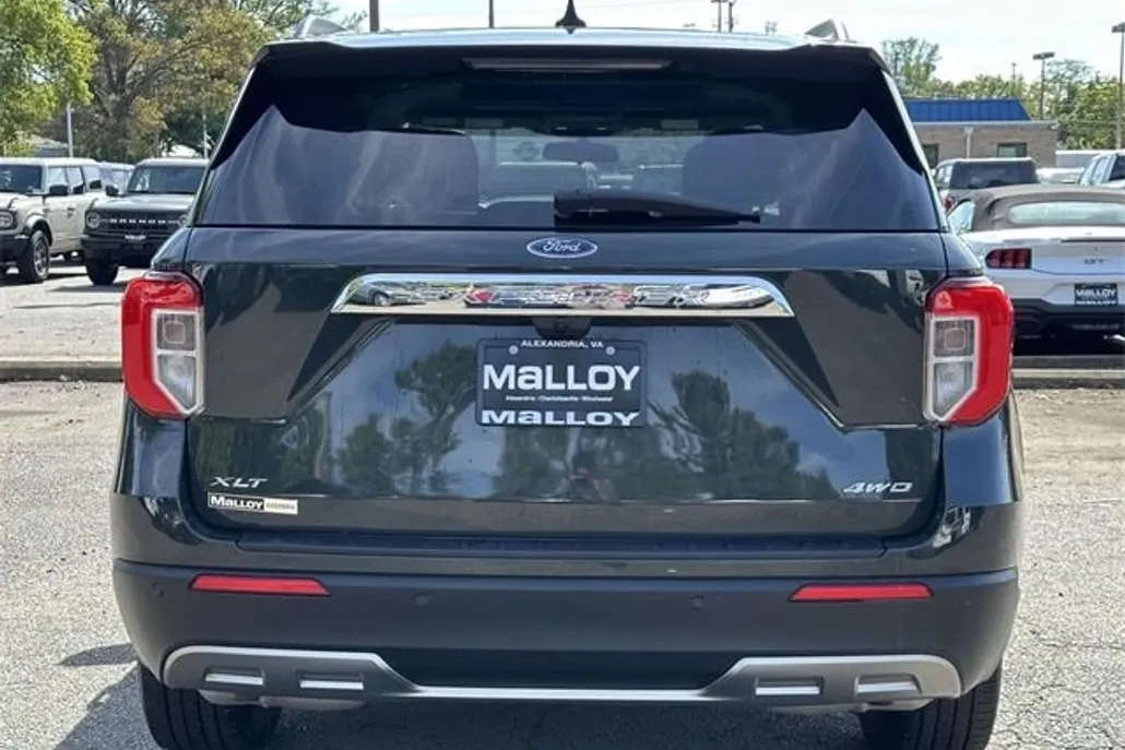 2022 Ford Explorer XLT photo 1