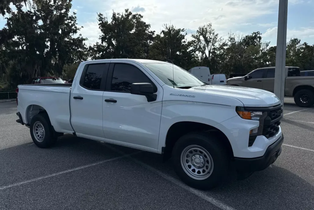 2025 Chevrolet Silverado 1500 photo 1