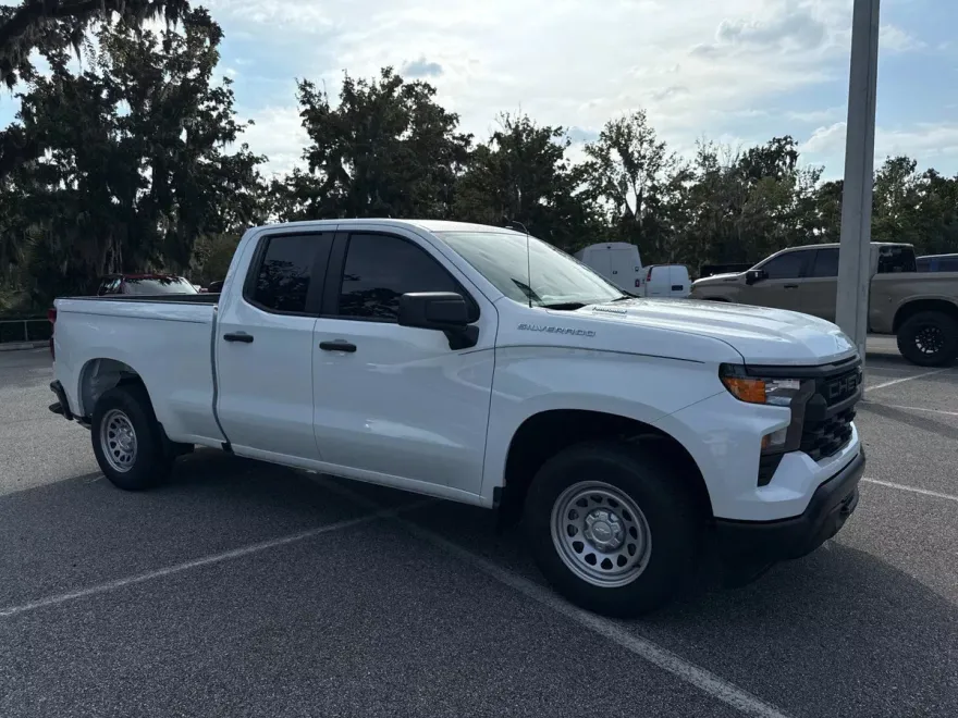 2025 Chevrolet Silverado 1500 photo 1