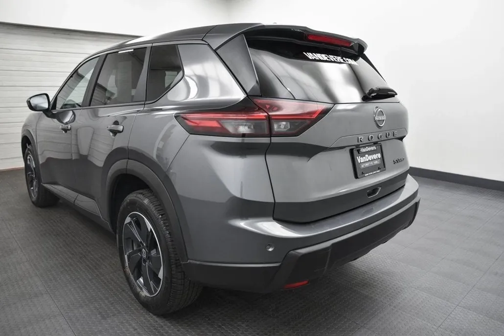 2024 Nissan Rogue SV photo 1