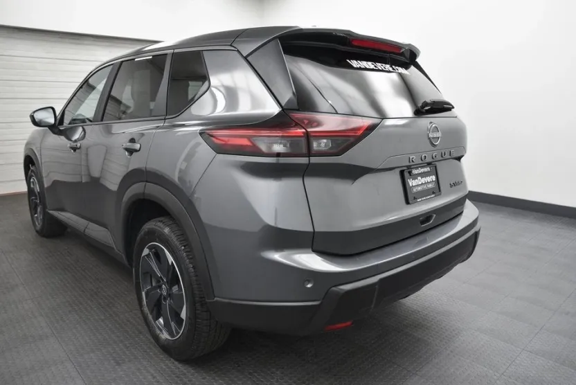 2024 Nissan Rogue SV photo 1