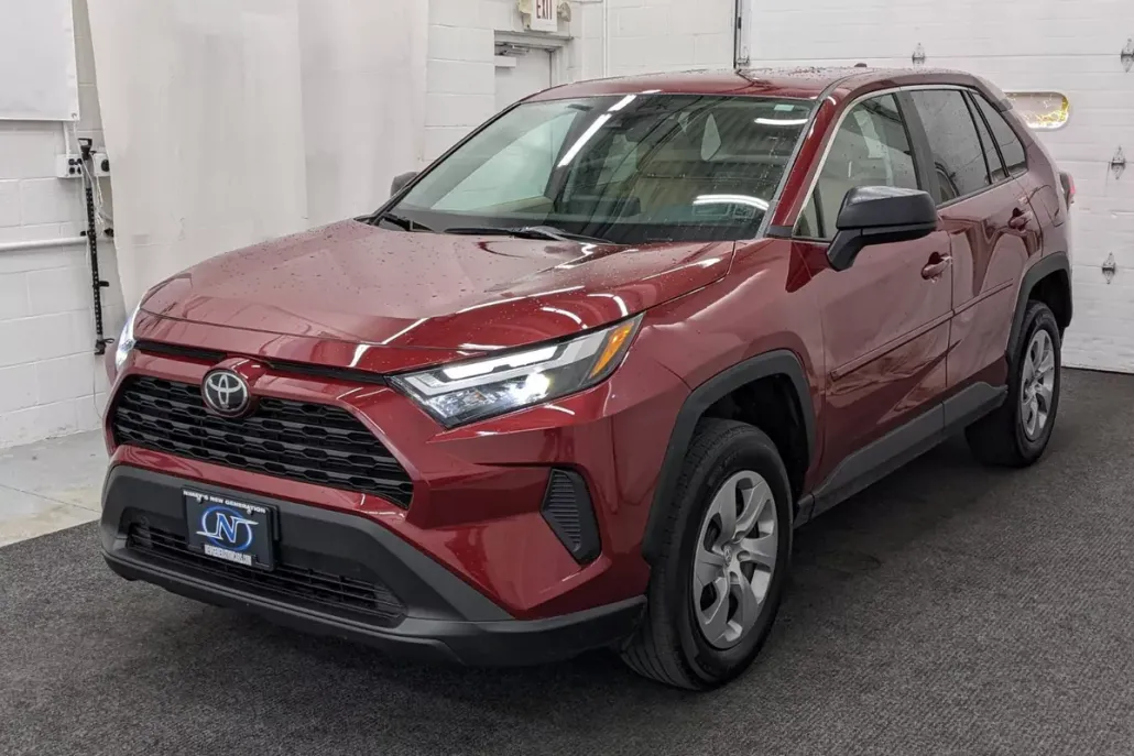 2023 Toyota RAV4 LE photo 1