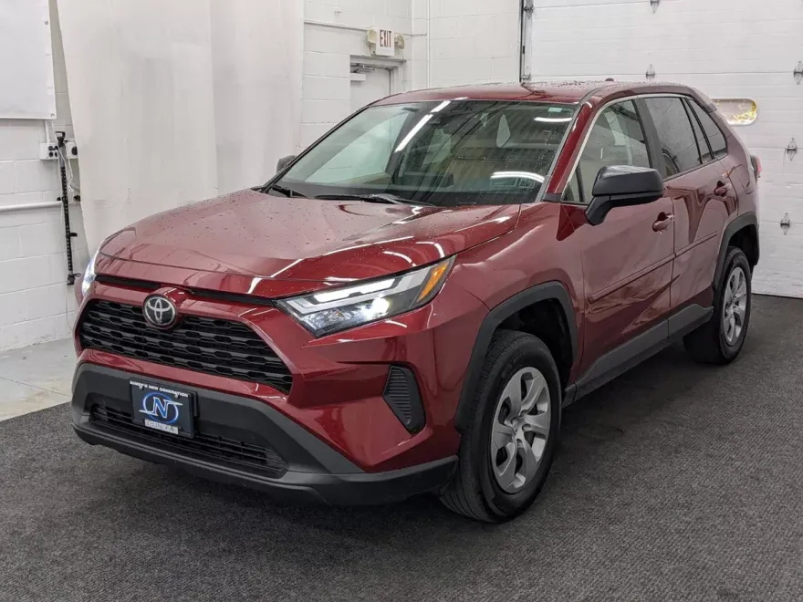 2023 Toyota RAV4 LE photo 1