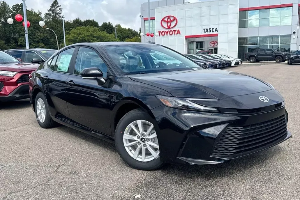 2025 Toyota Camry LE photo 1