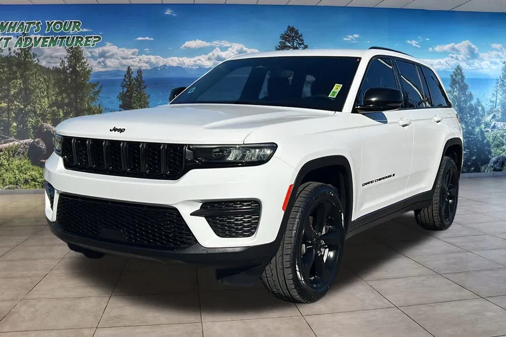 2023 Jeep Grand Cherokee Altitude photo 1