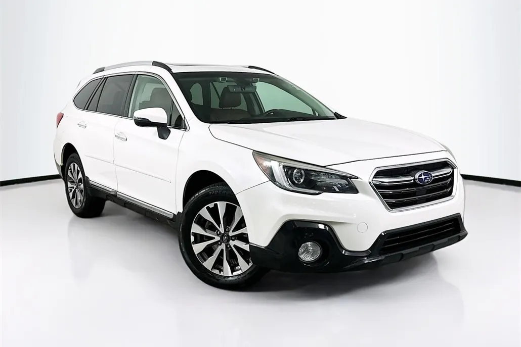 2019 Subaru Outback 3.6R Touring photo 1