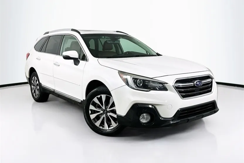 2019 Subaru Outback 3.6R Touring photo 1