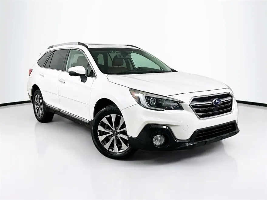 2019 Subaru Outback 3.6R Touring photo 1