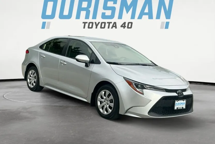 2022 Toyota Corolla LE photo 1