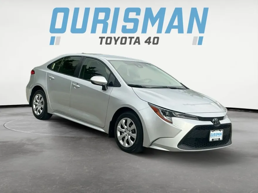 2022 Toyota Corolla LE photo 1