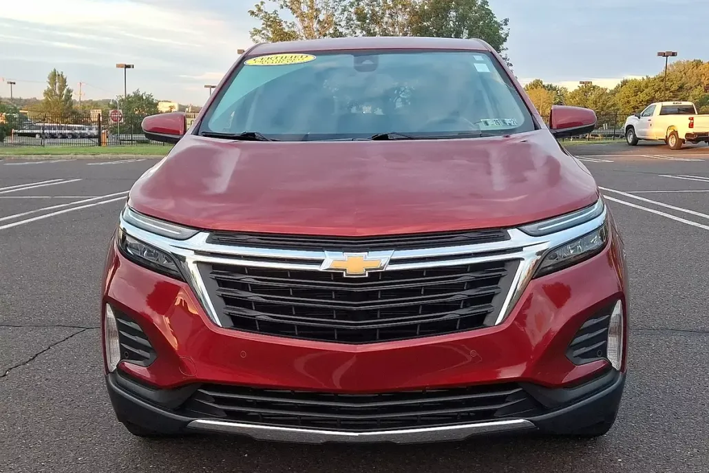 2023 Chevrolet Equinox LT photo 1