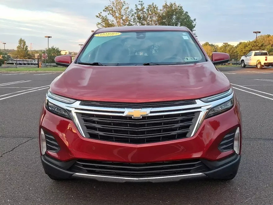 2023 Chevrolet Equinox LT photo 1