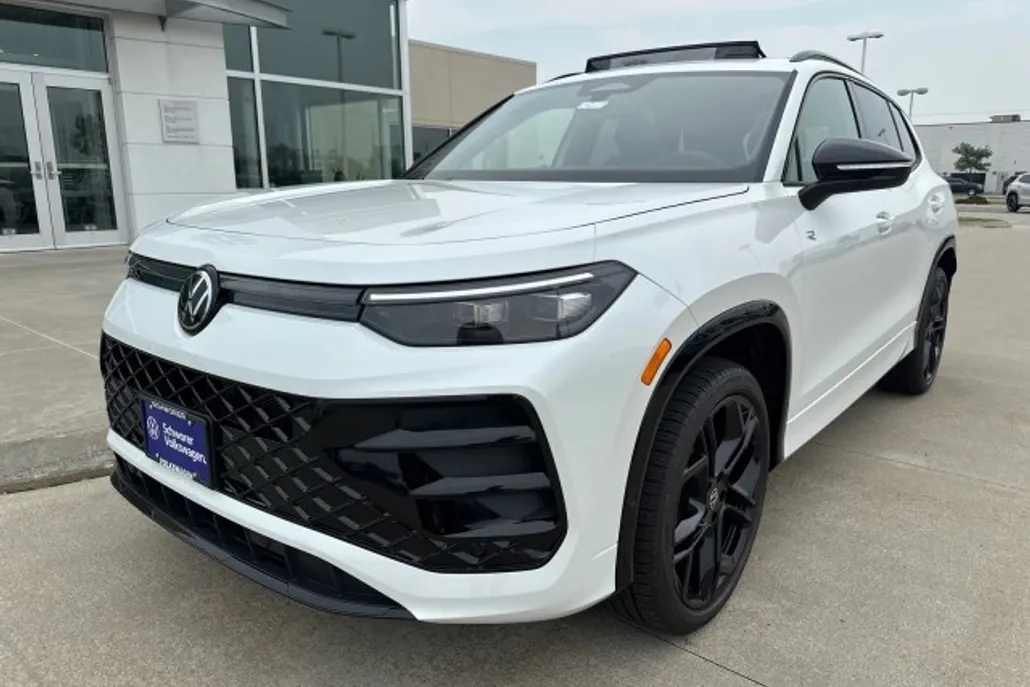 2025 Volkswagen Tiguan SE R-Line Black photo 1