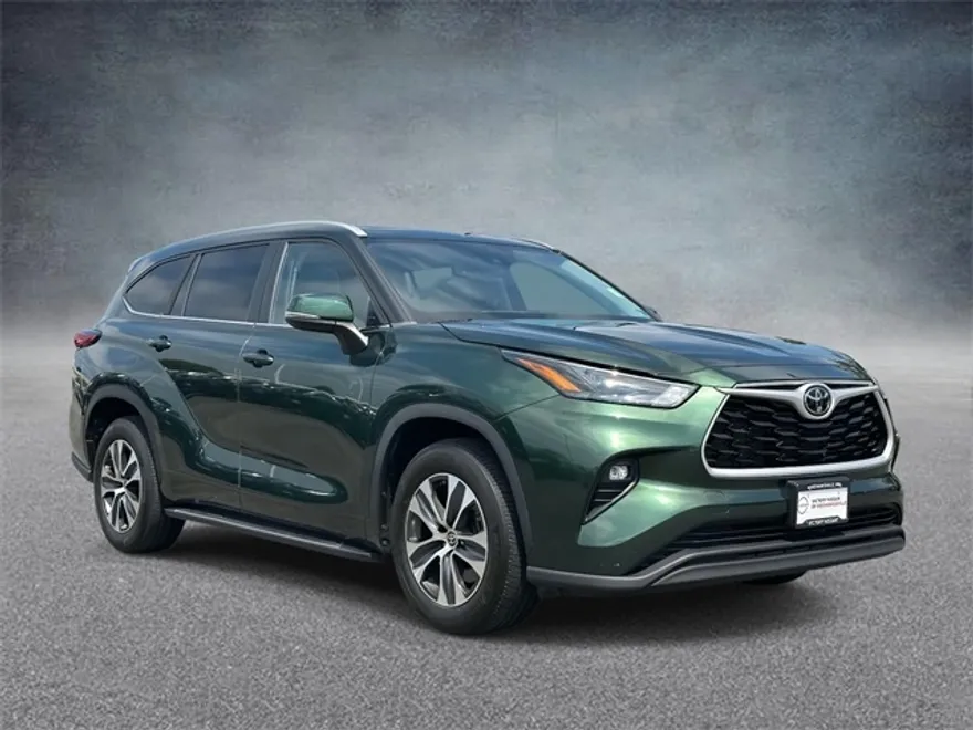 2023 Toyota Highlander XLE photo 1
