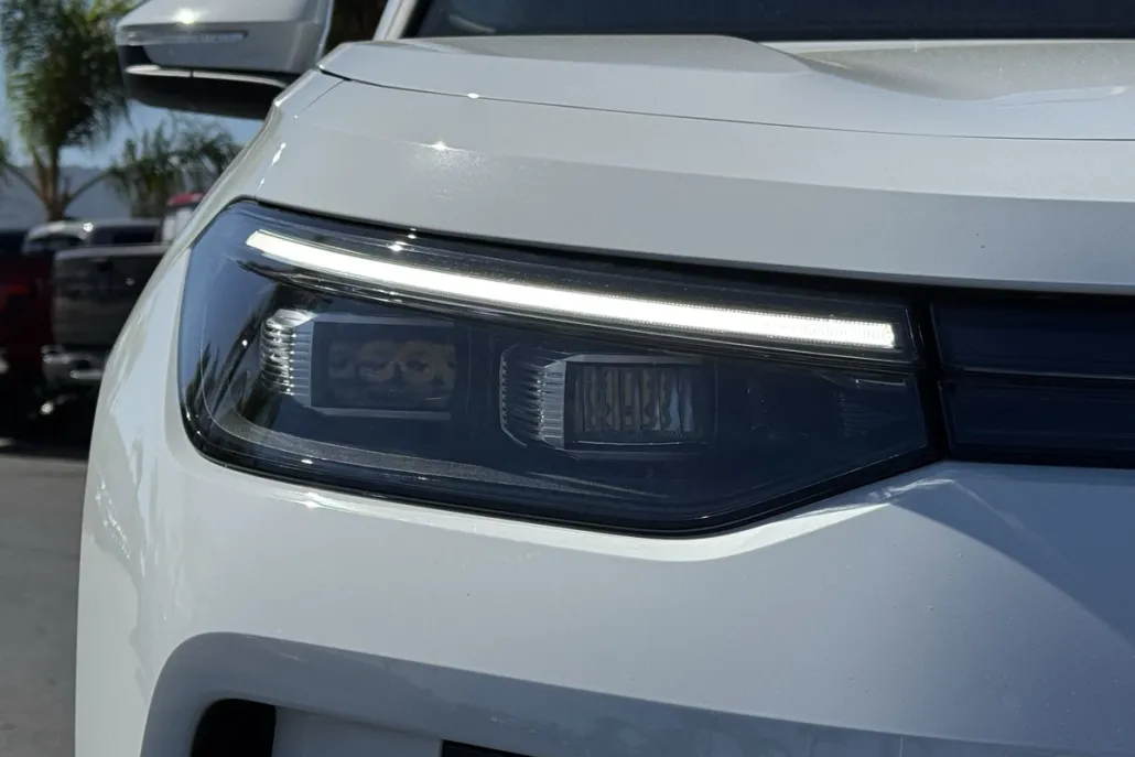 2025 Volkswagen Tiguan SE photo 1